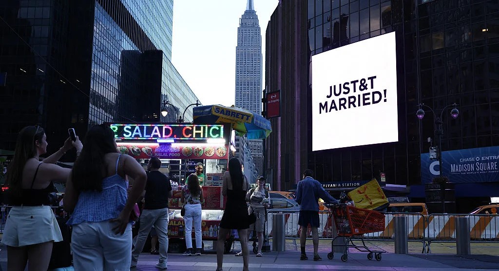 Taylor Swift's Wedding Trash: A Surprising Market (2026)